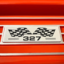 Load image into Gallery viewer, Small Block Chevy 327 Finned Valve Covers &amp; 13&quot; Round Air Cleaner Kit - Orange